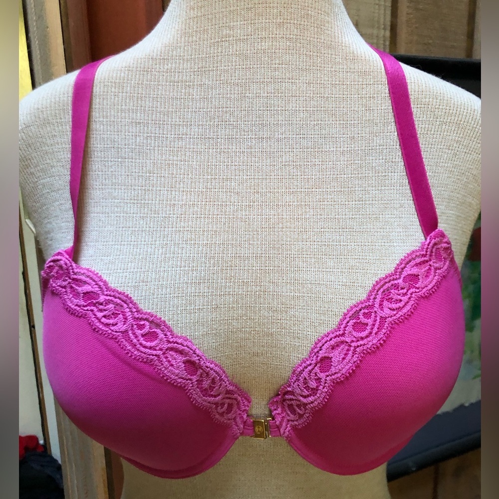 NWOT
Lush Front Close T back T shirt bra, Natori